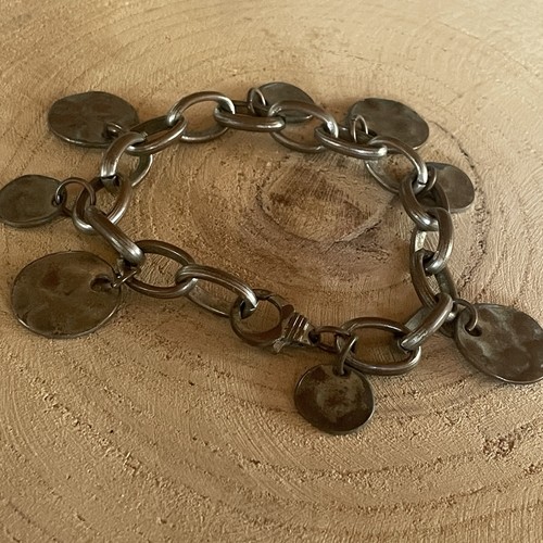 Bracciale con ciondoli metallo